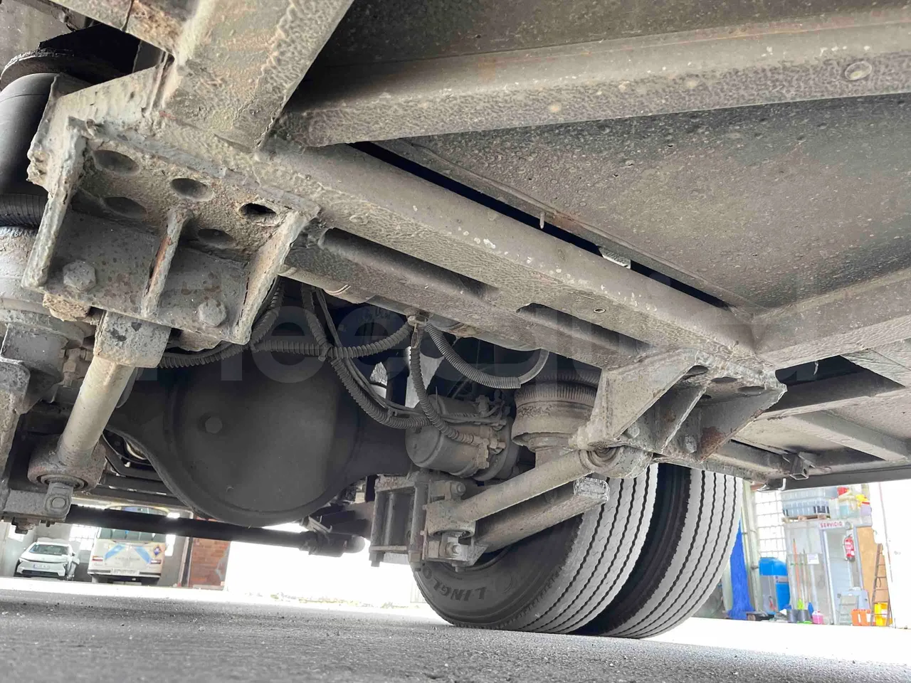 King Long XMQ6996 - Second Axle Central
