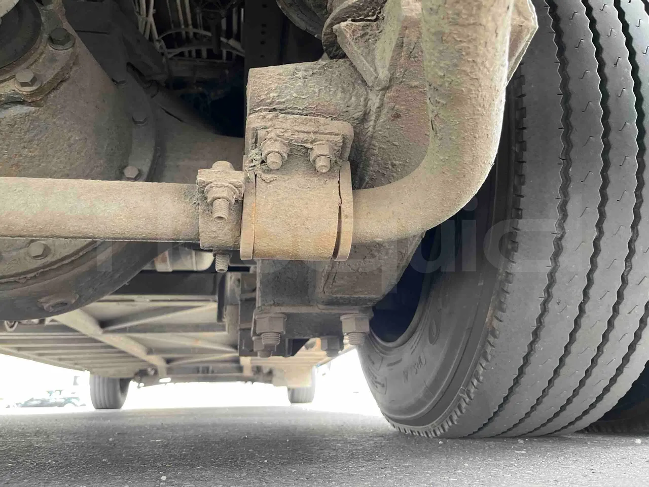 King Long XMQ6996 - Second Axle Left Side