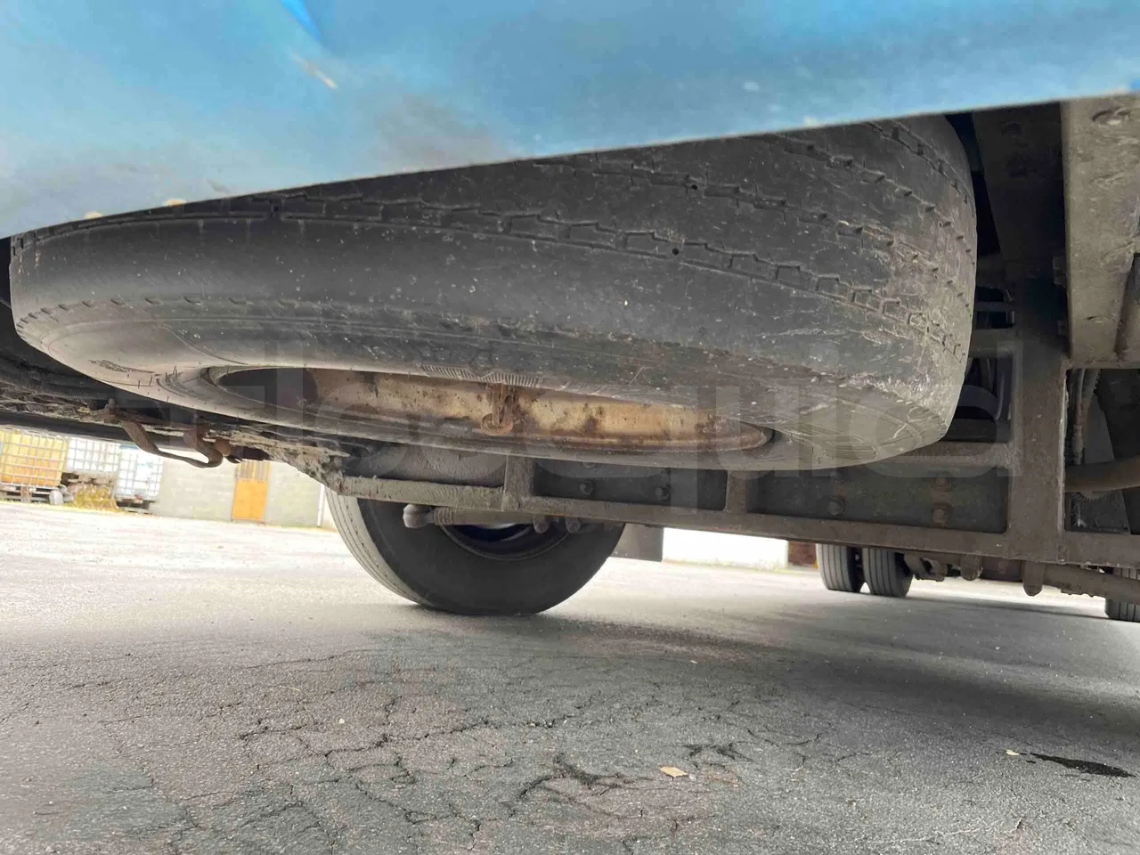 King Long XMQ6996 - Spare Tyre