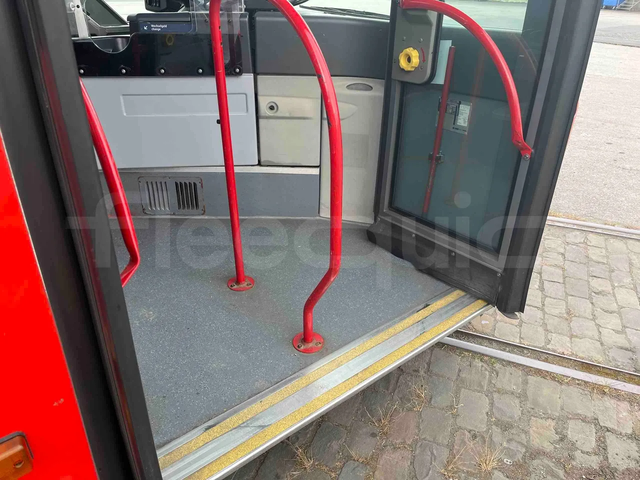 Mercedes-Benz Citaro G - hostes microphone accessories photo