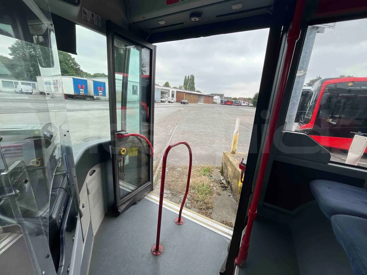 Mercedes-Benz Citaro G - handrails photo