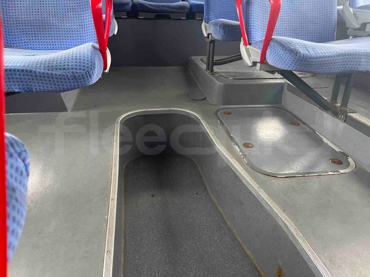 Mercedes-Benz Citaro G - floor hatches photo