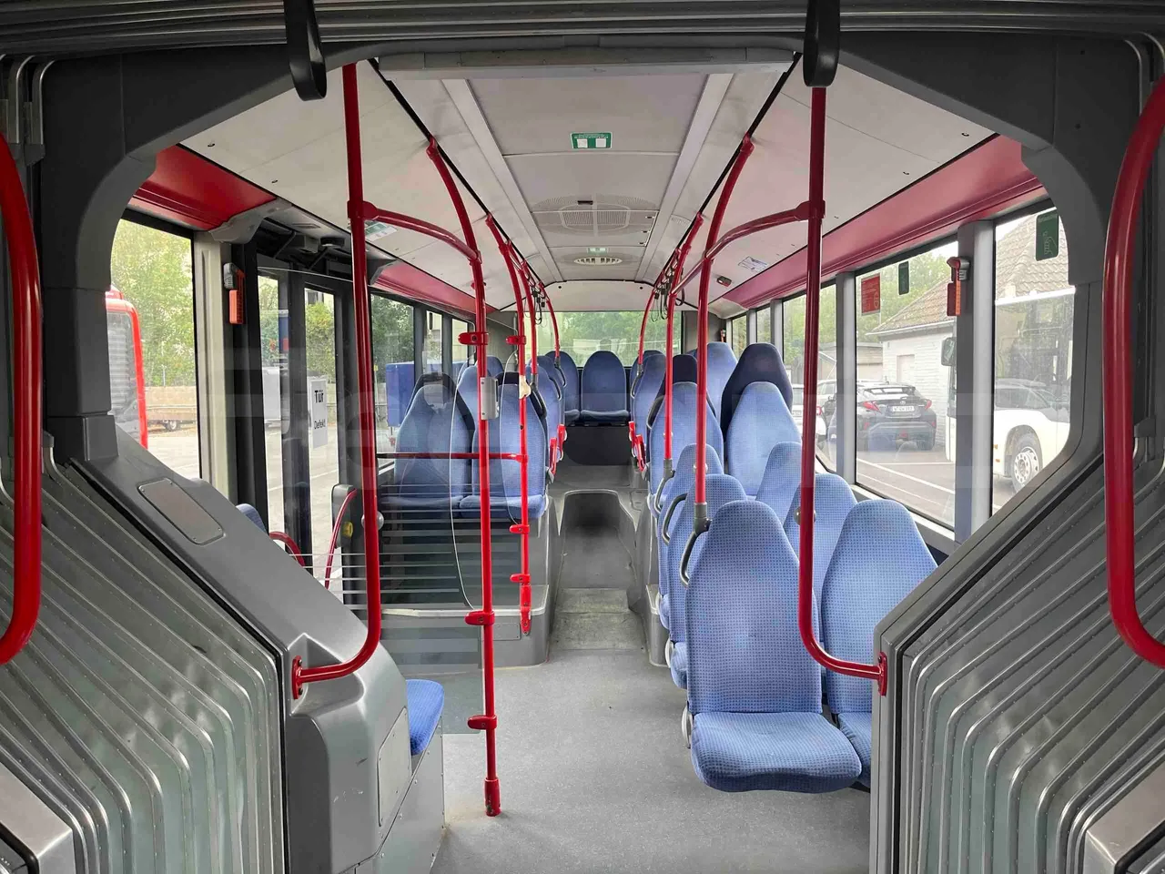 Mercedes-Benz Citaro G - reverse view middle aisle