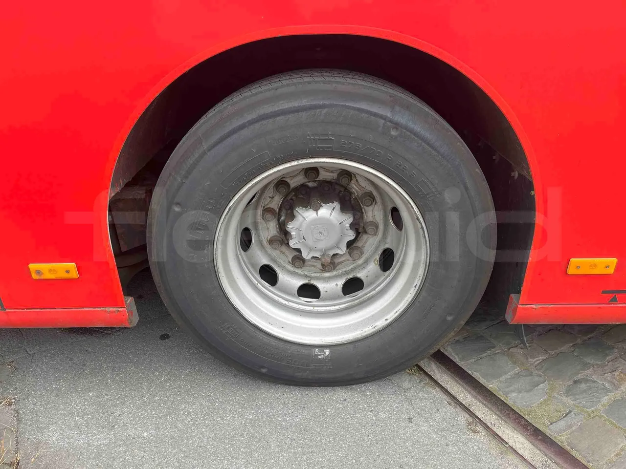 Mercedes-Benz Citaro G - tread condition front tires left