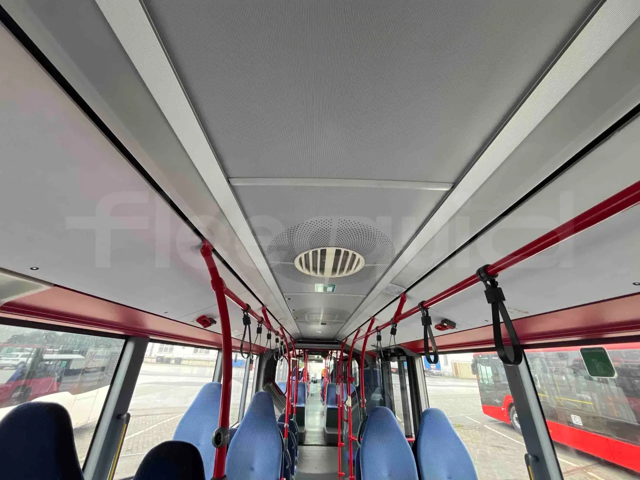 Mercedes-Benz Citaro G - overhead compartments photo