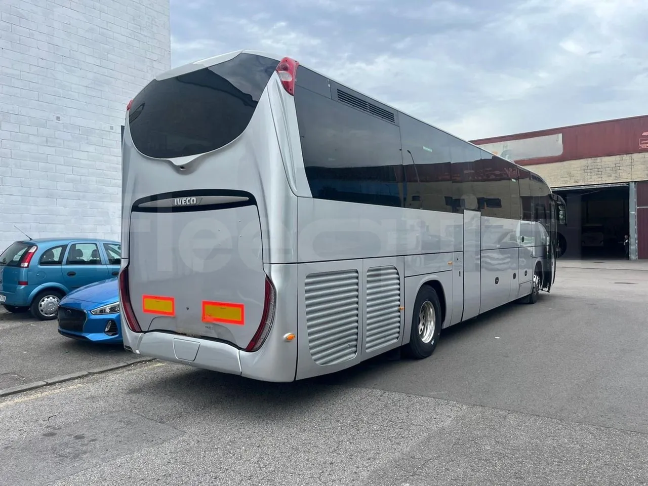 Iveco Magelys SFR2XX - Euro6 - 12,83m - 294kw - 3/4 right rear doors open