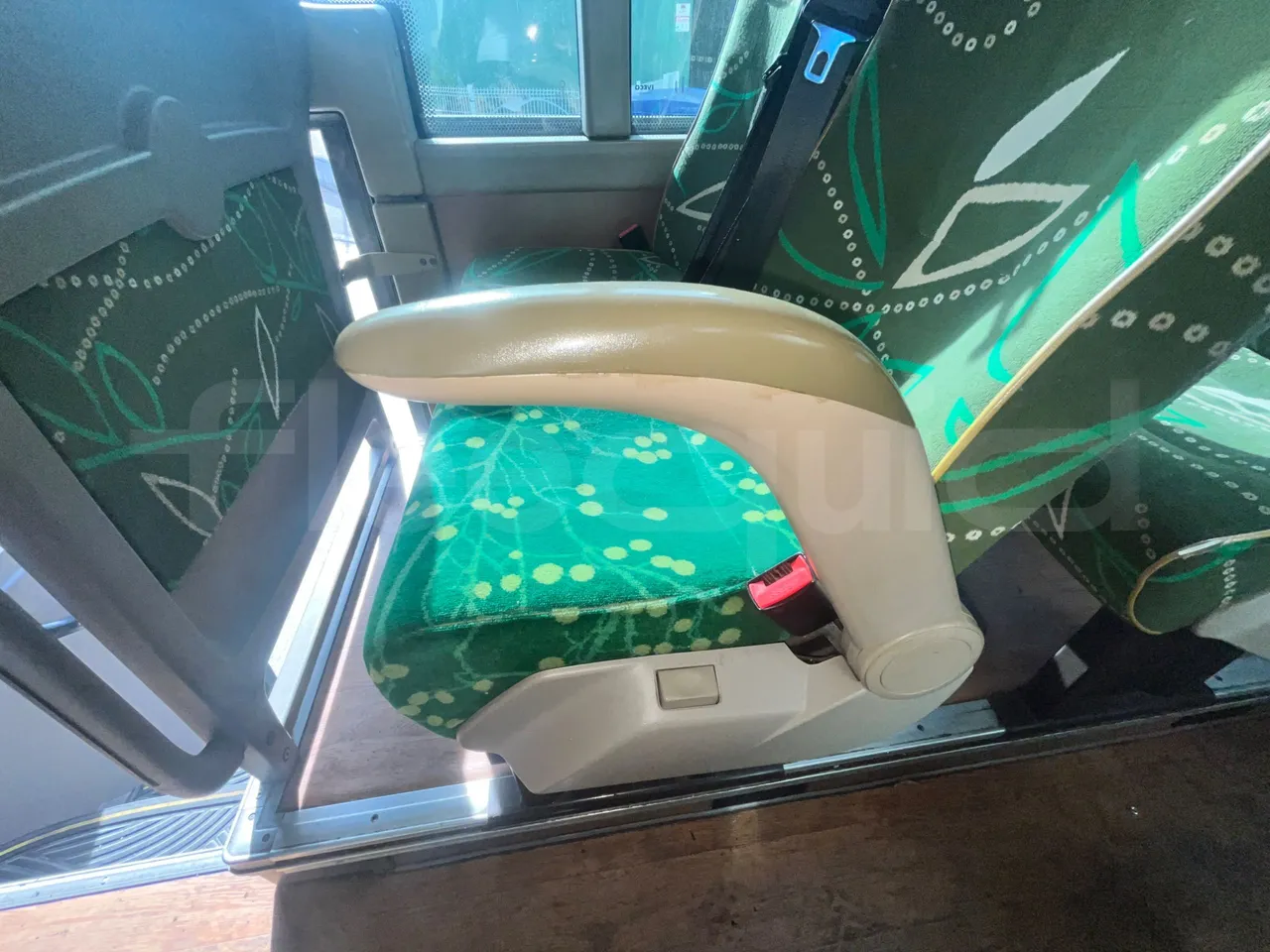 Iveco Magelys SFR2XX - Euro6 - 12,83m - 294kw - armrest detail photo