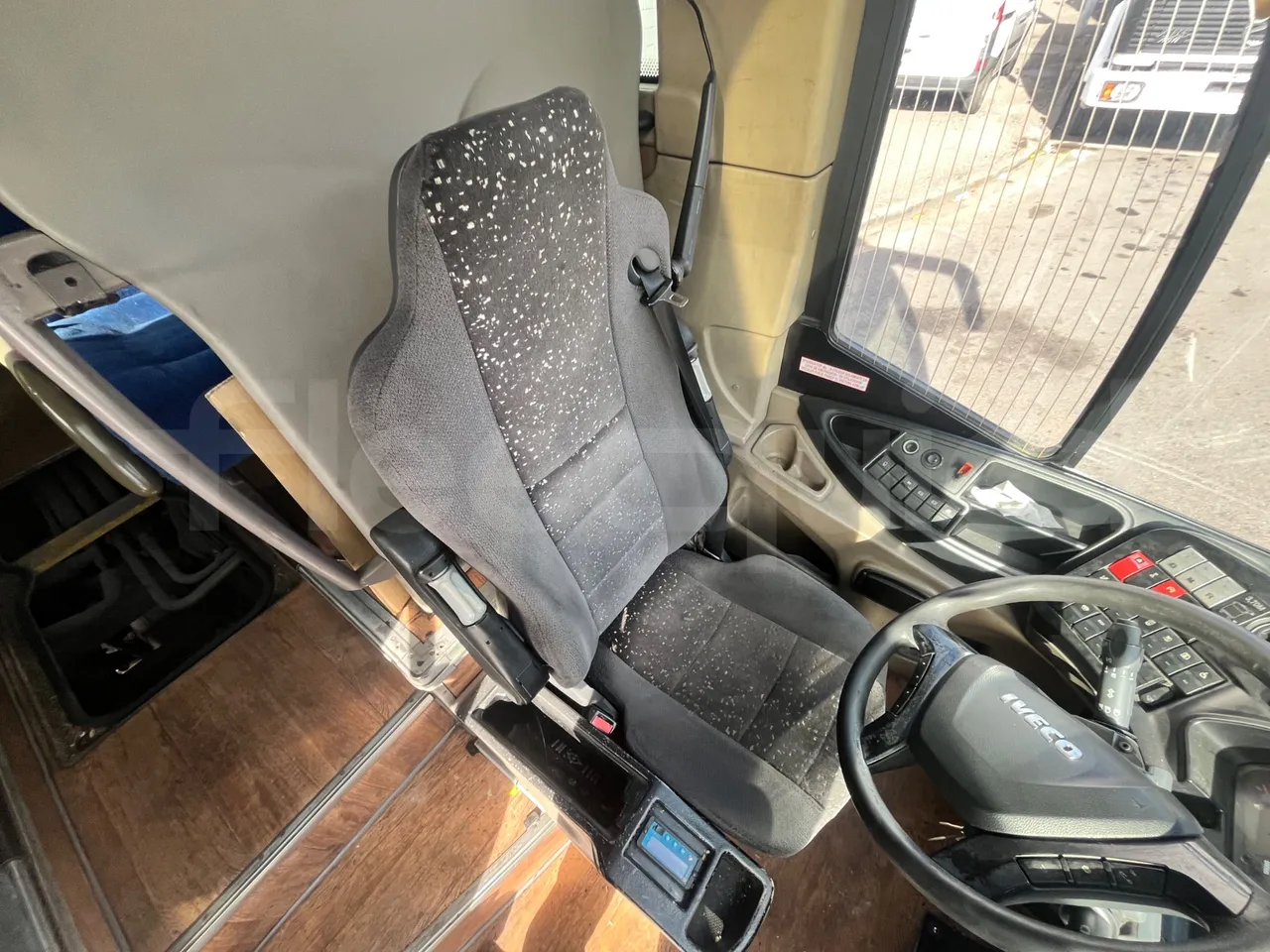 Iveco Magelys SFR2XX - Euro6 - 12,83m - 294kw - driver's seat photo