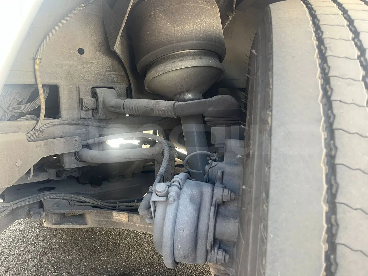 Iveco Magelys SFR2XX - Euro6 - 12,83m - 294kw - front air springs right