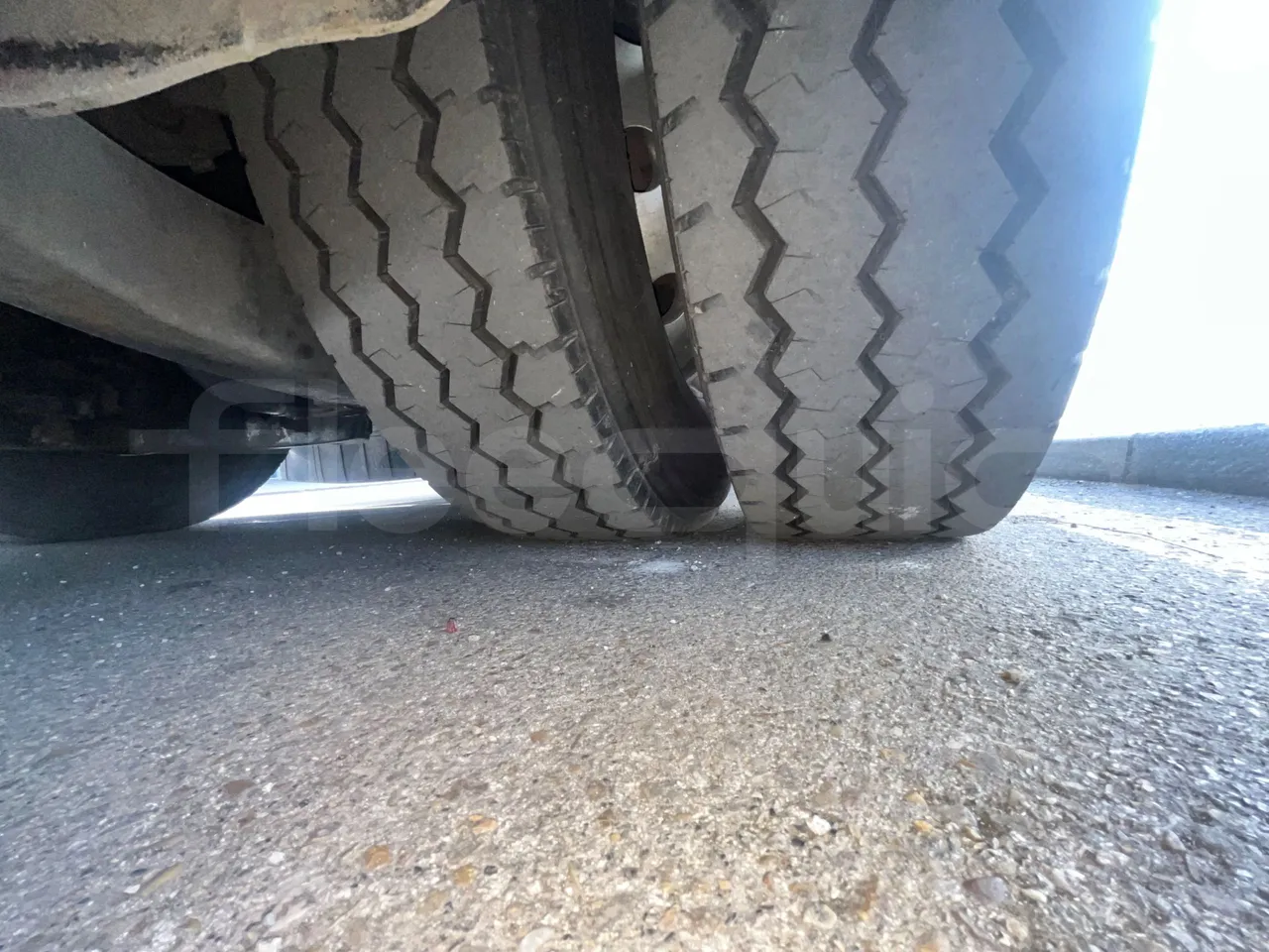 Iveco Magelys SFR2XX - Euro6 - 12,83m - 294kw - tread condition front tires left