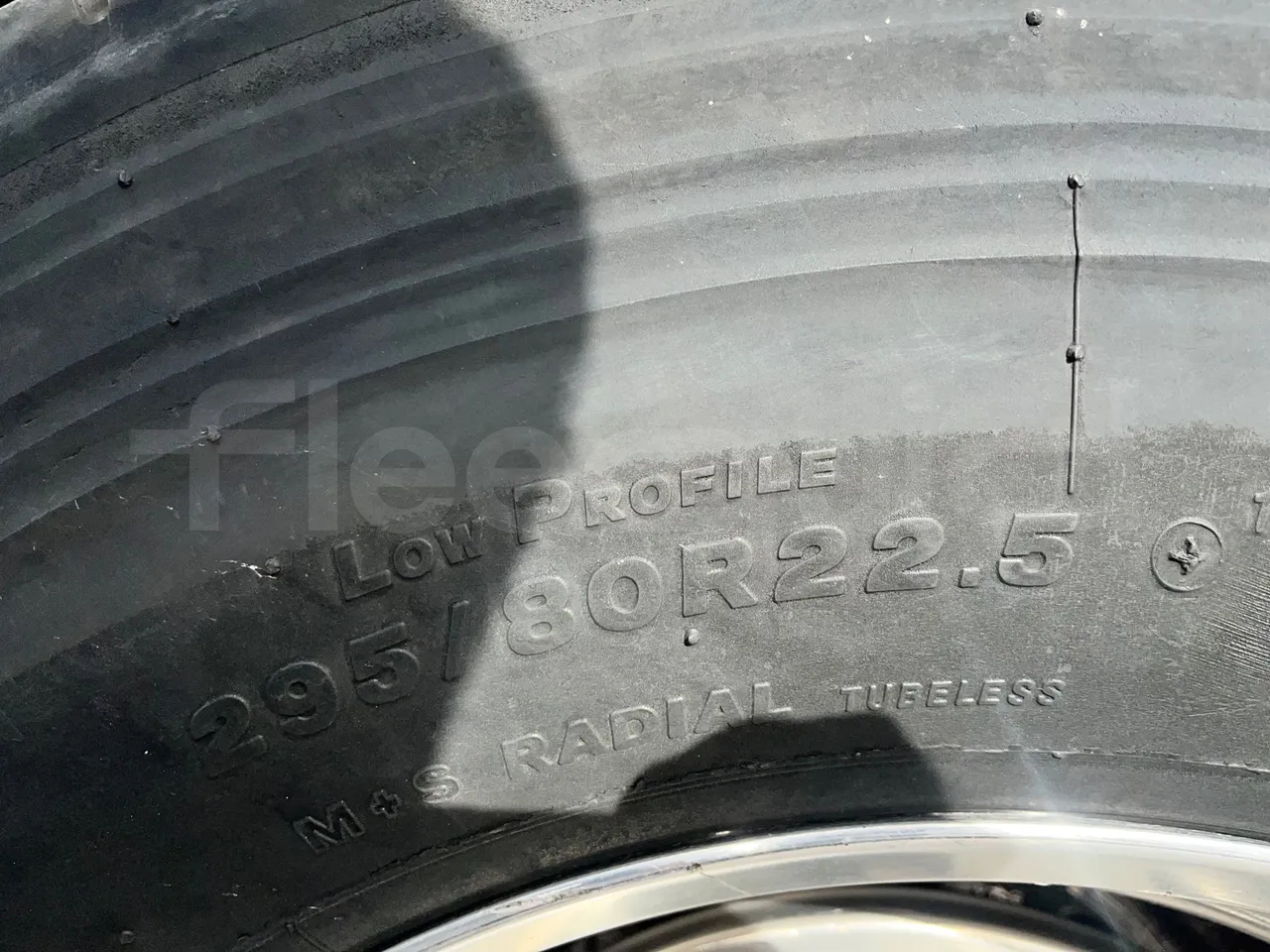 Iveco Magelys SFR2XX - Euro6 - 12,83m - 294kw - tread condition front tires right