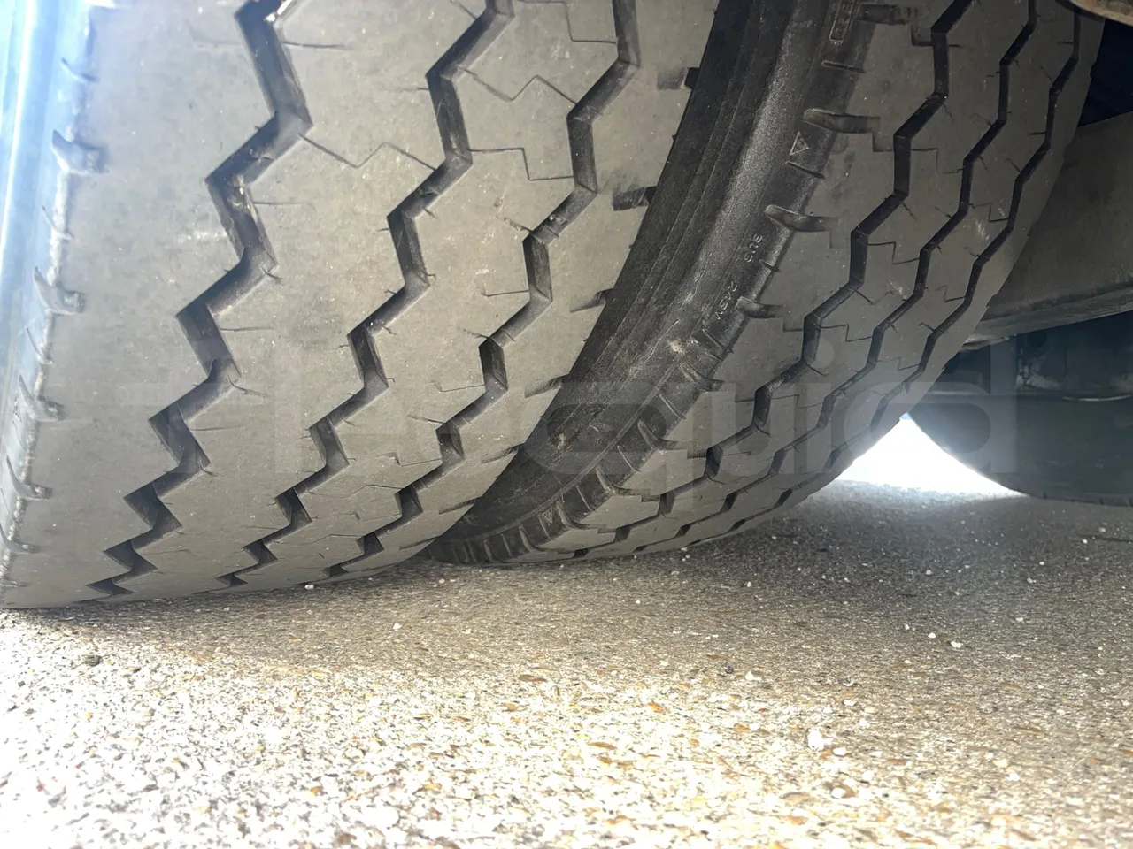 Iveco Magelys SFR2XX - Euro6 - 12,83m - 294kw - tread condition second axle tires left
