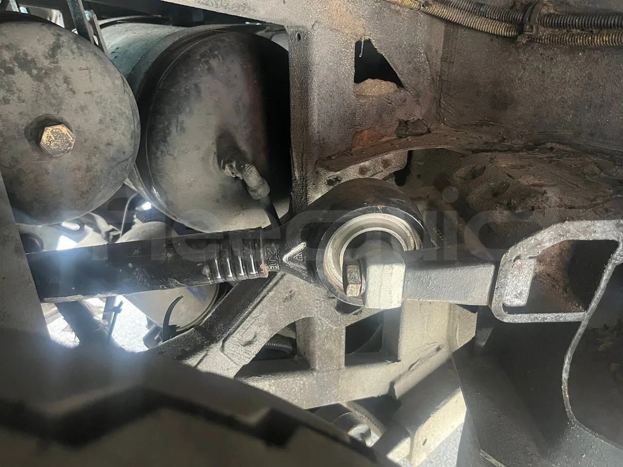 Iveco Magelys SFR2XX - Euro6 - 12,83m - 294kw - axel 2 leaf spring right