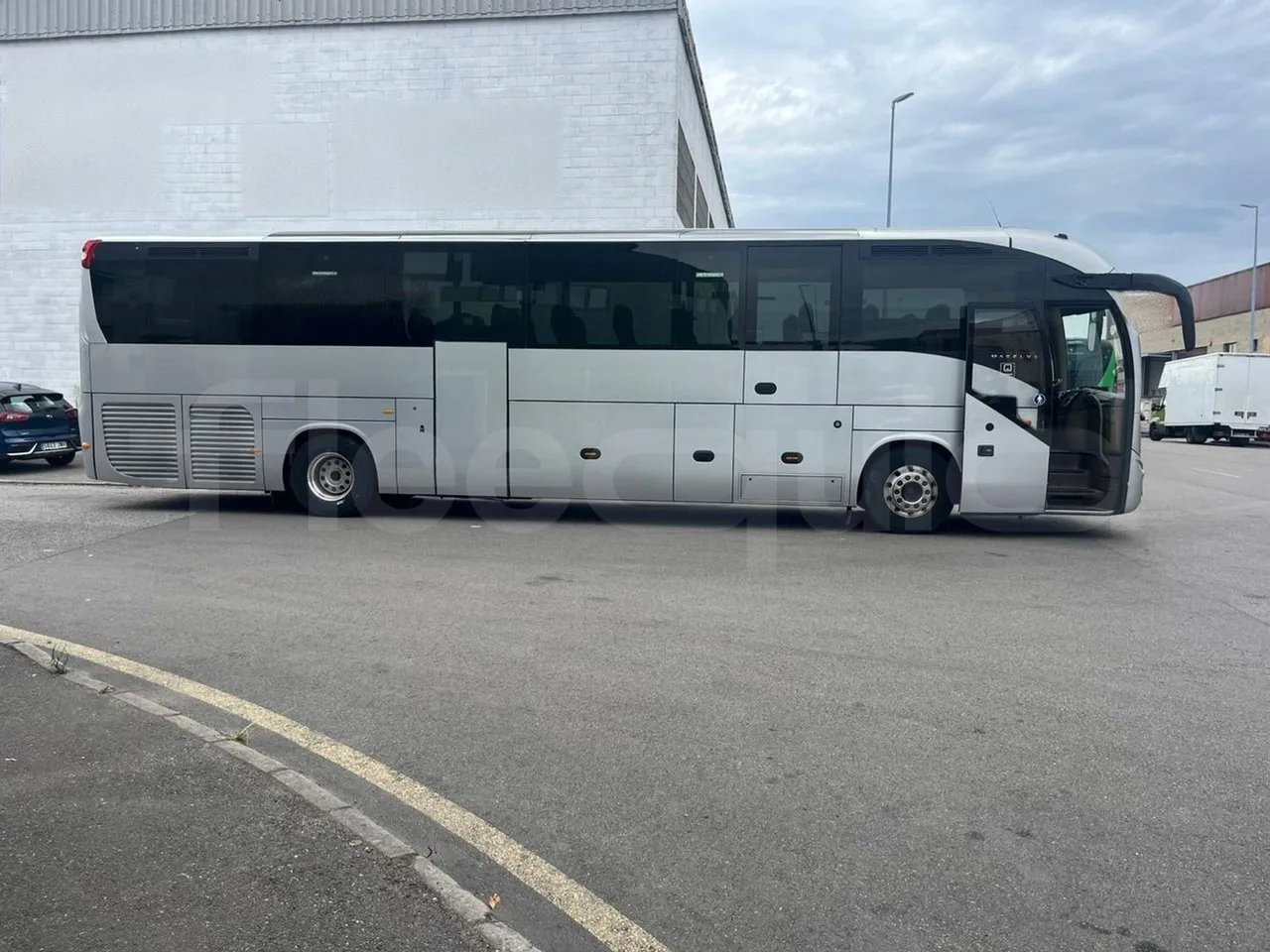 Iveco Magelys SFR2XX - Euro6 - 12,83m - 294kw - right side doors open