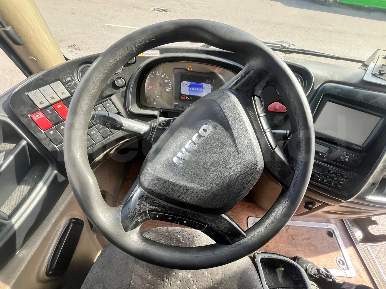 Iveco Magelys SFR2XX - Euro6 - 12,83m - 294kw - steering wheel photo