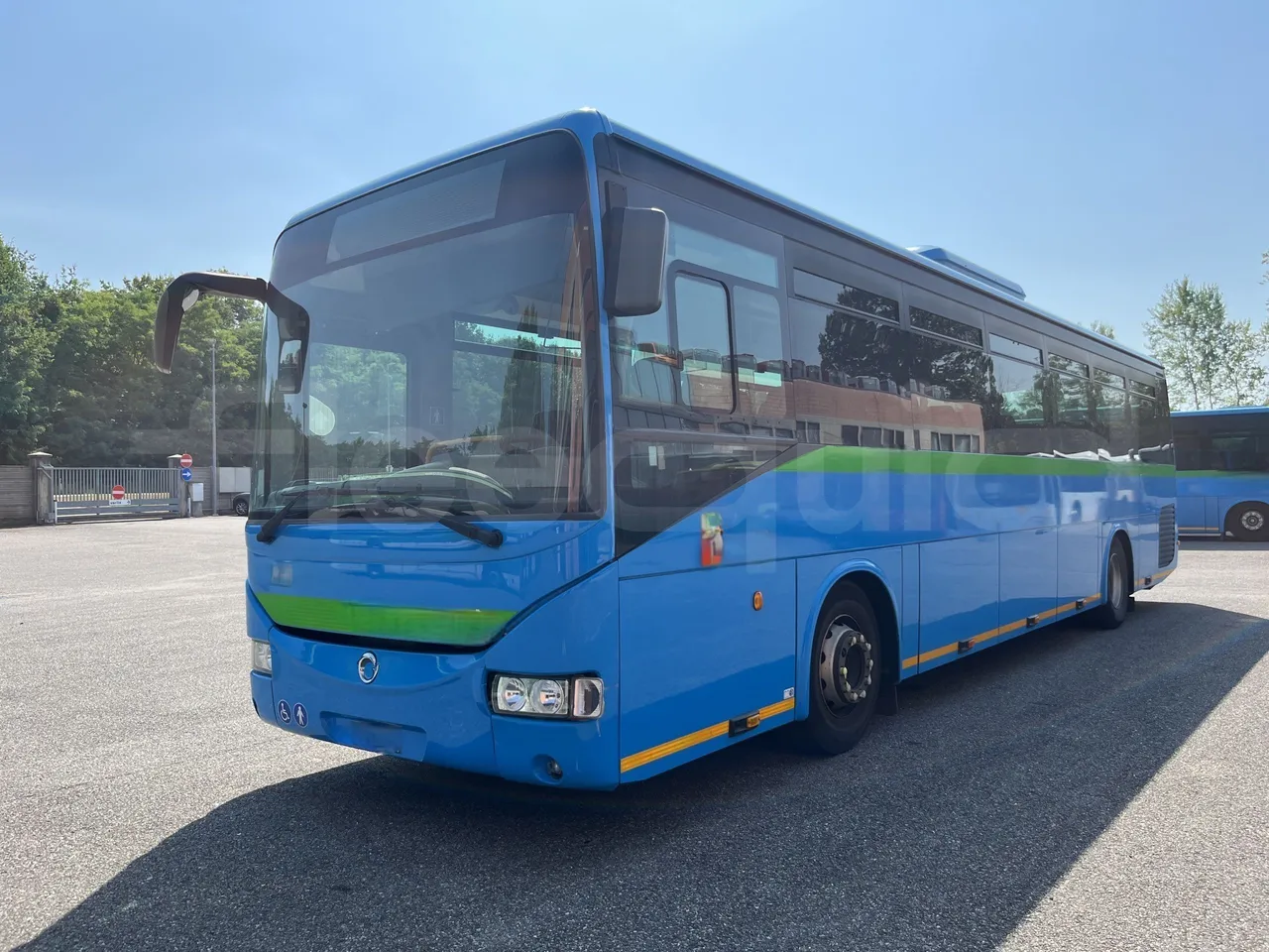 Iveco Crossway - 3/4 Front Left Side