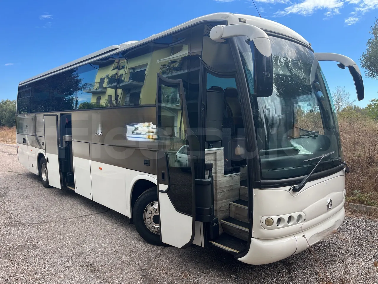 Iveco Orlandi - 3/4 Front Right Side Doors Open