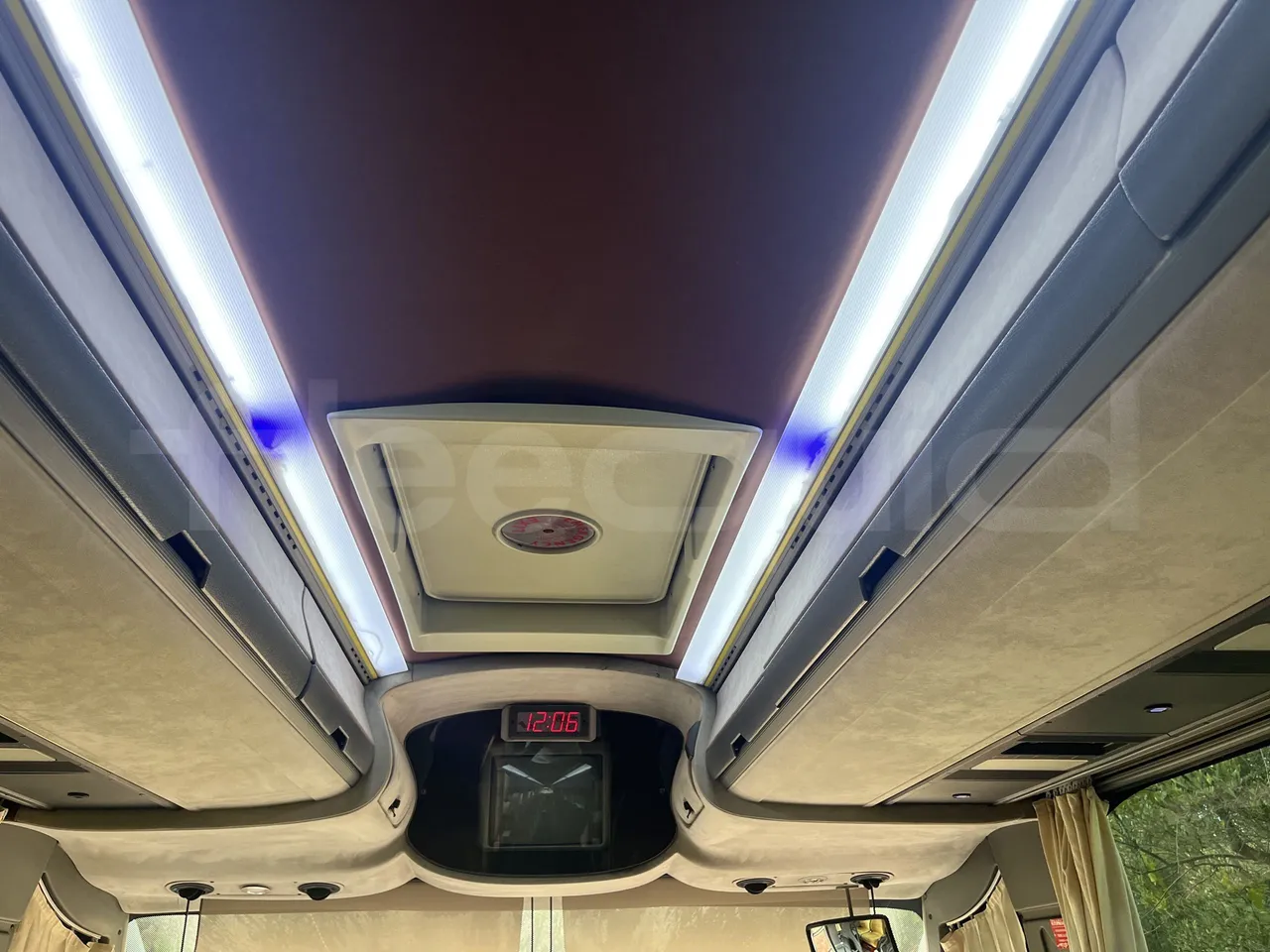 Iveco Orlandi - Roof Hatch 2