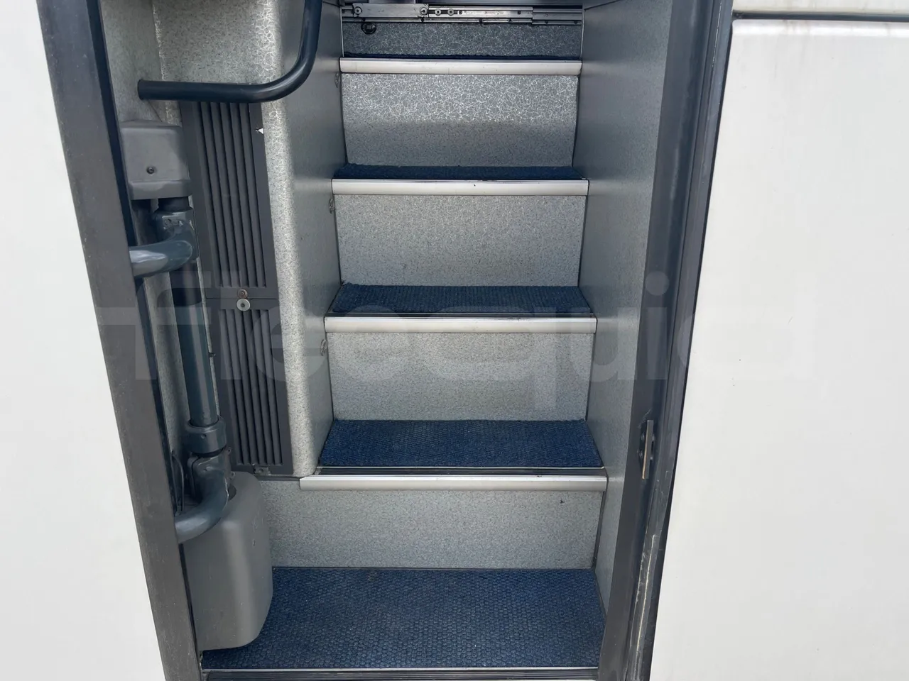 Volvo Barbi Genesis B12B - EUR4 - 309kW - 12.230m - jack and driver keys