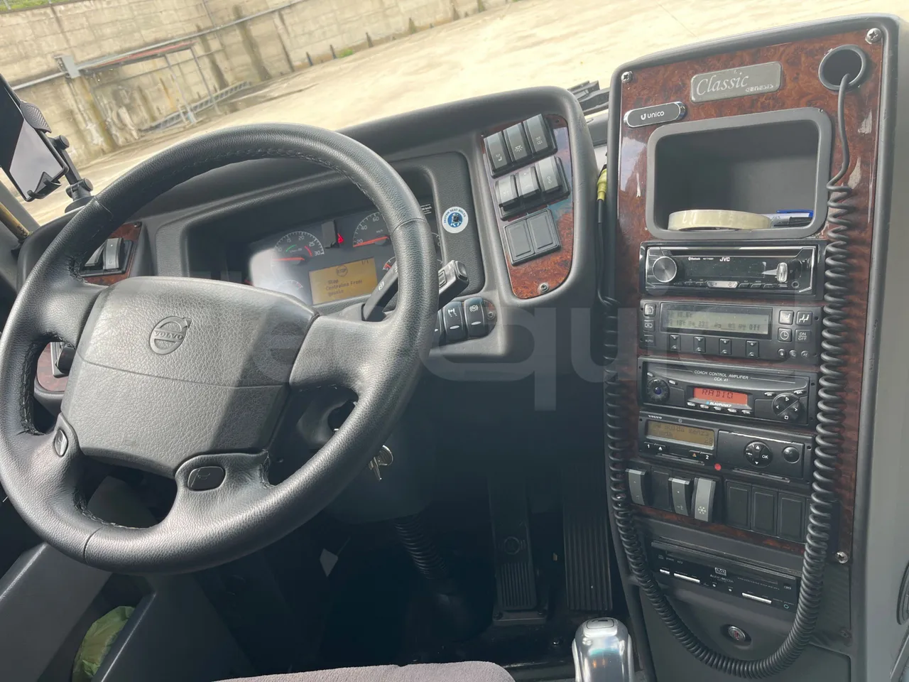 Volvo Barbi Genesis B12B - EUR4 - 309kW - 12.230m - radio accessories photo