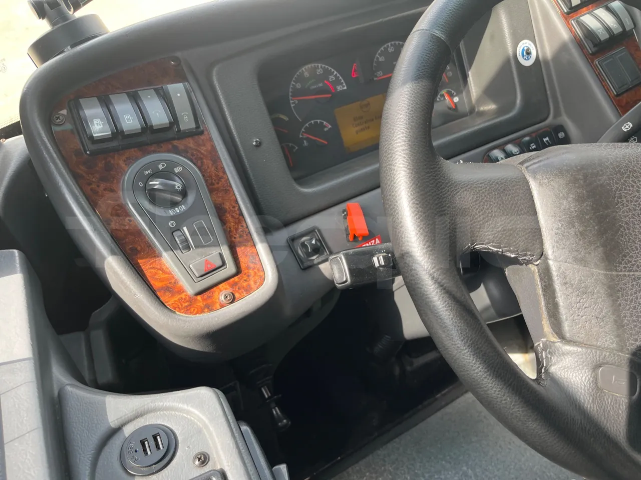 Volvo Barbi Genesis B12B - EUR4 - 309kW - 12.230m - onboard devices 2