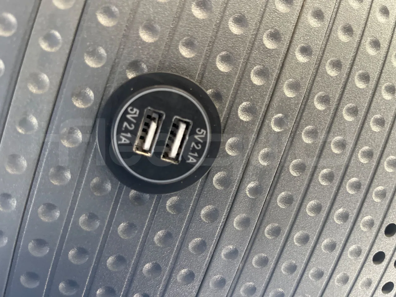 Volvo Barbi Genesis B12B - EUR4 - 309kW - 12.230m - usb charging detail