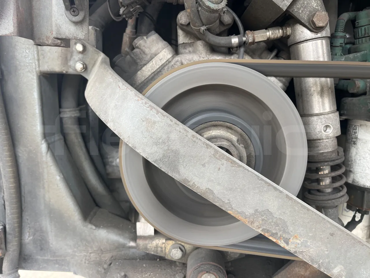 Volvo Barbi Genesis B12B - EUR4 - 309kW - 12.230m - air conditioning compressor