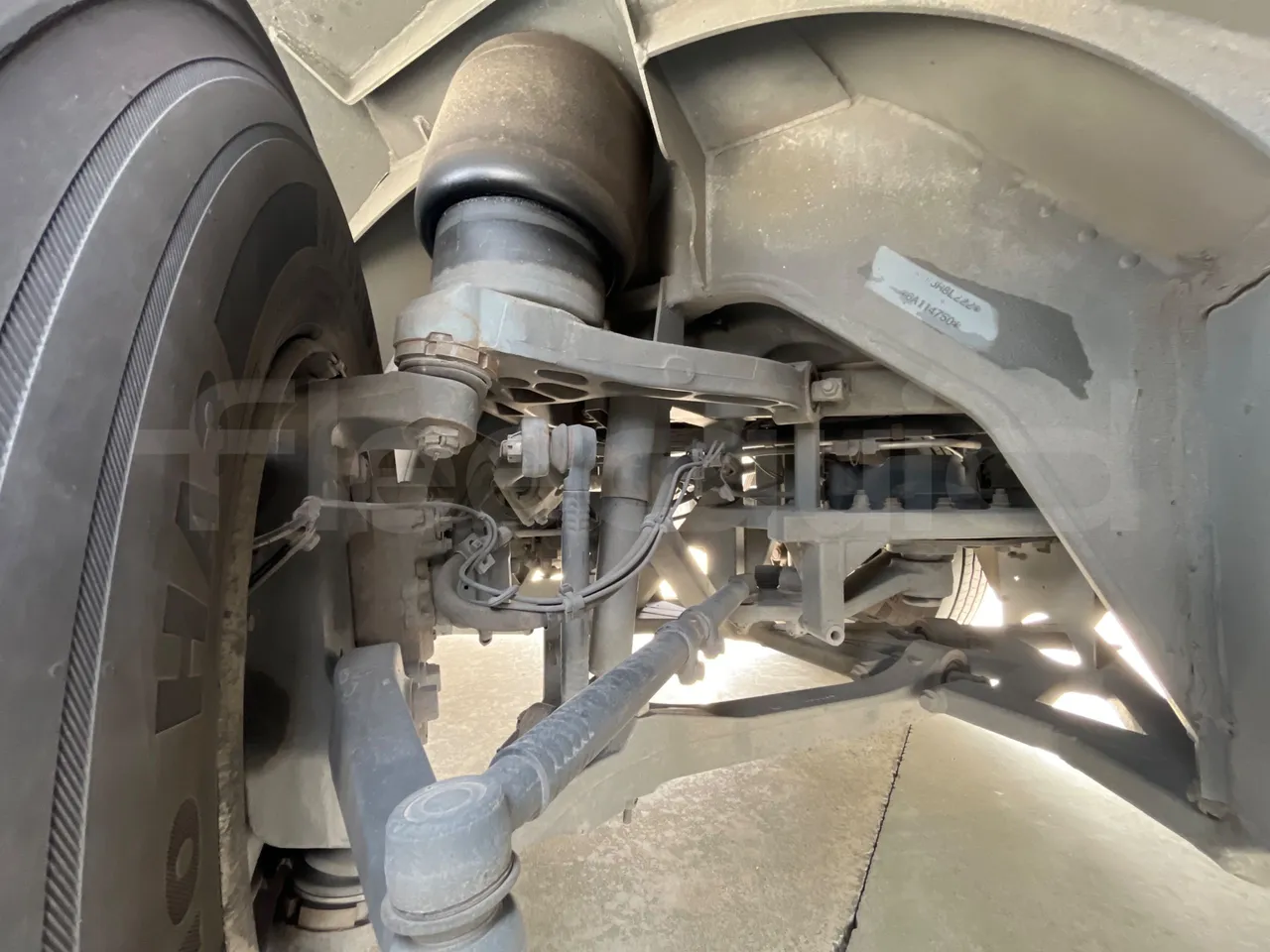 Volvo Barbi Genesis B12B - EUR4 - 309kW - 12.230m - front air springs right