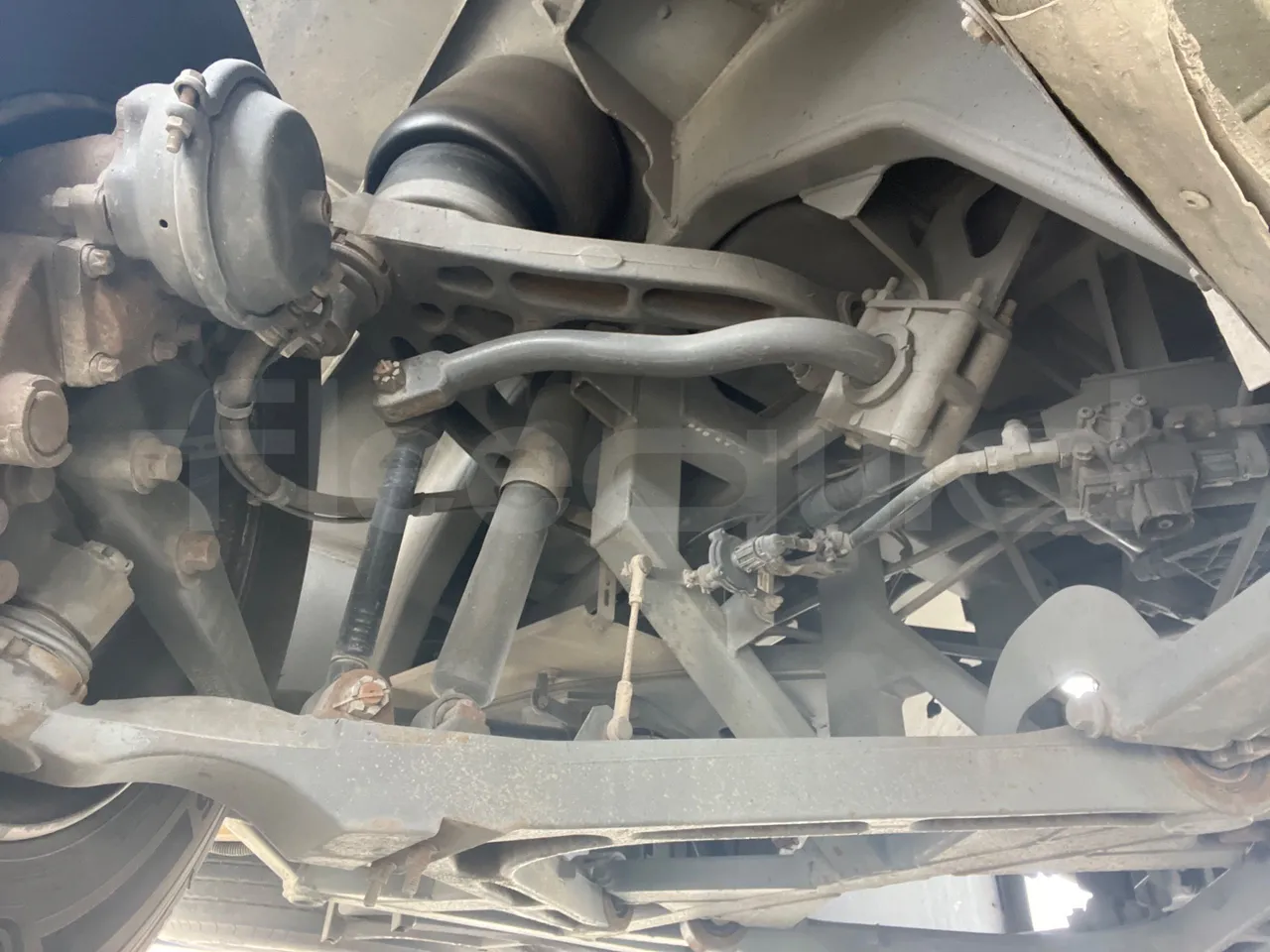 Volvo Barbi Genesis B12B - EUR4 - 309kW - 12.230m - front shock absorbers left