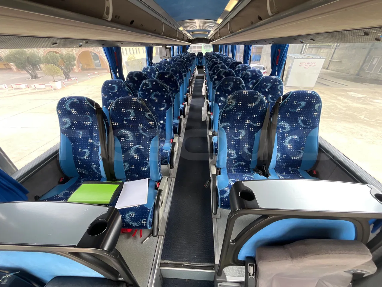 Volvo Barbi Genesis B12B - EUR4 - 309kW - 12.230m - reverse view middle aisle