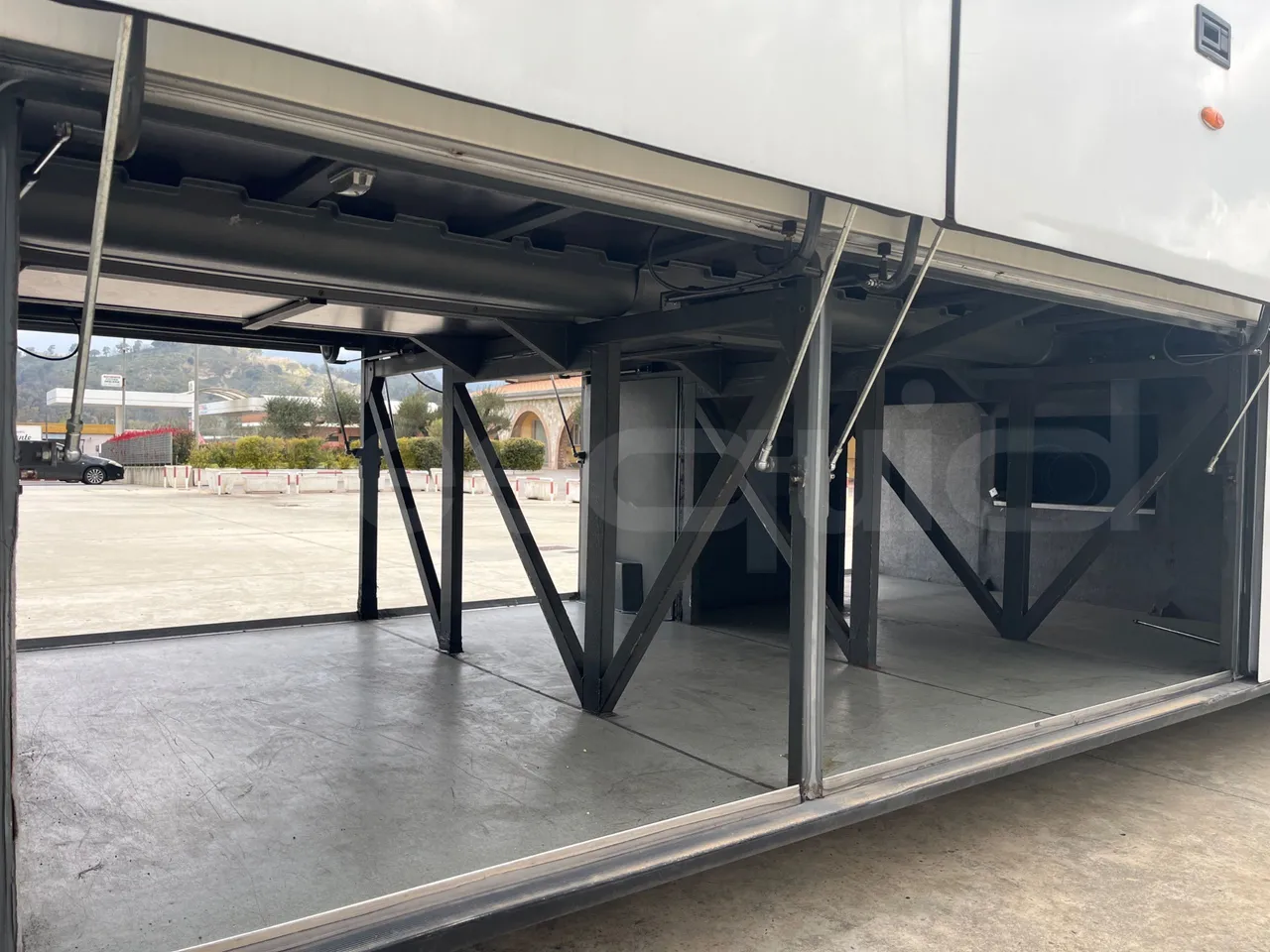 Volvo Barbi Genesis B12B - EUR4 - 309kW - 12.230m - internal frame rust check