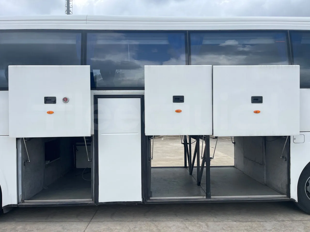 Volvo Barbi Genesis B12B - EUR4 - 309kW - 12.230m - luggage rack photo