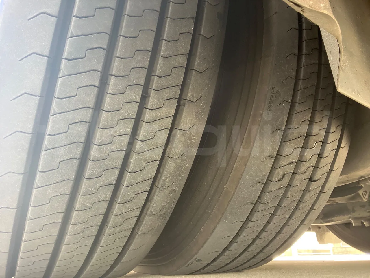 Volvo Barbi Genesis B12B - EUR4 - 309kW - 12.230m - tread condition front tires left