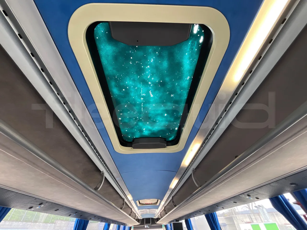 Volvo Barbi Genesis B12B - EUR4 - 309kW - 12.230m - overhead compartments photo