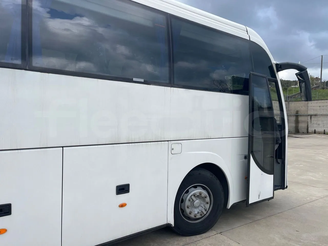 Volvo Barbi Genesis B12B - EUR4 - 309kW - 12.230m - platform open photo