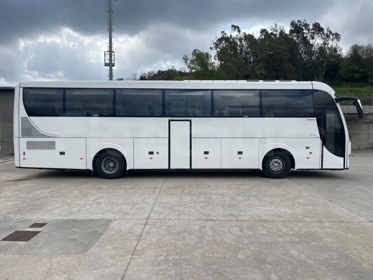 Volvo Barbi Genesis B12B - EUR4 - 309kW - 12.230m - right side doors closed
