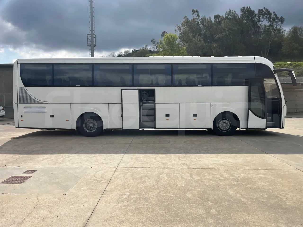 Volvo Barbi Genesis B12B - EUR4 - 309kW - 12.230m - right side doors open