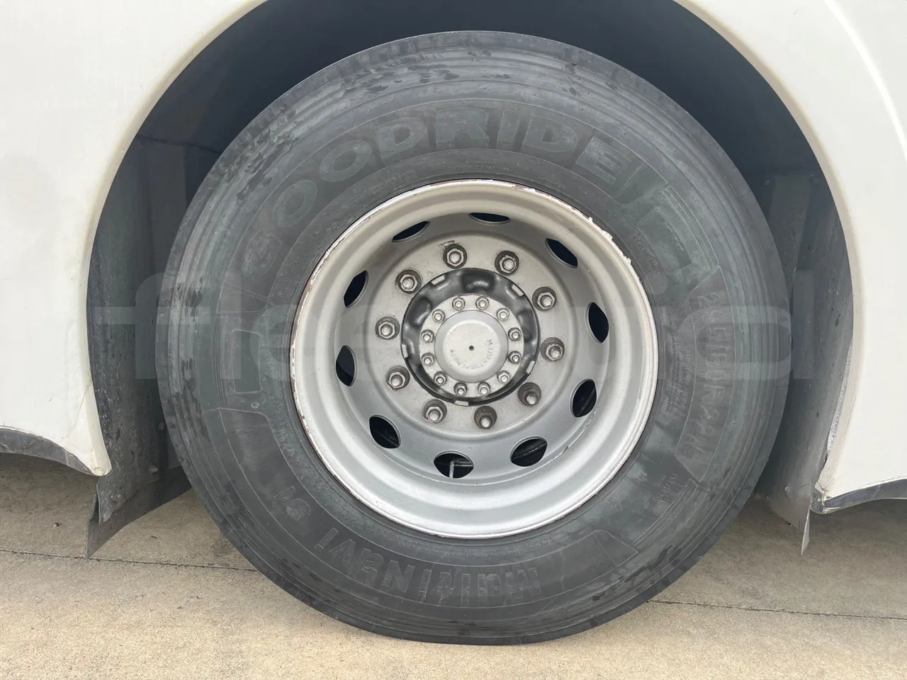 Volvo Barbi Genesis B12B - EUR4 - 309kW - 12.230m - rear left tire photo