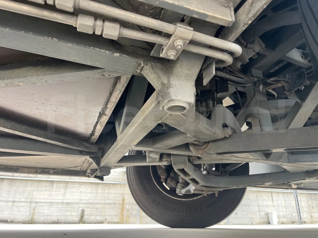 Volvo Barbi Genesis B12B - EUR4 - 309kW - 12.230m - front axle left side