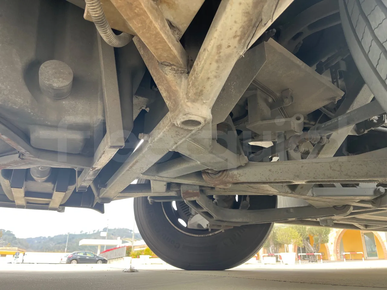 Volvo Barbi Genesis B12B - EUR4 - 309kW - 12.230m - front axle right side