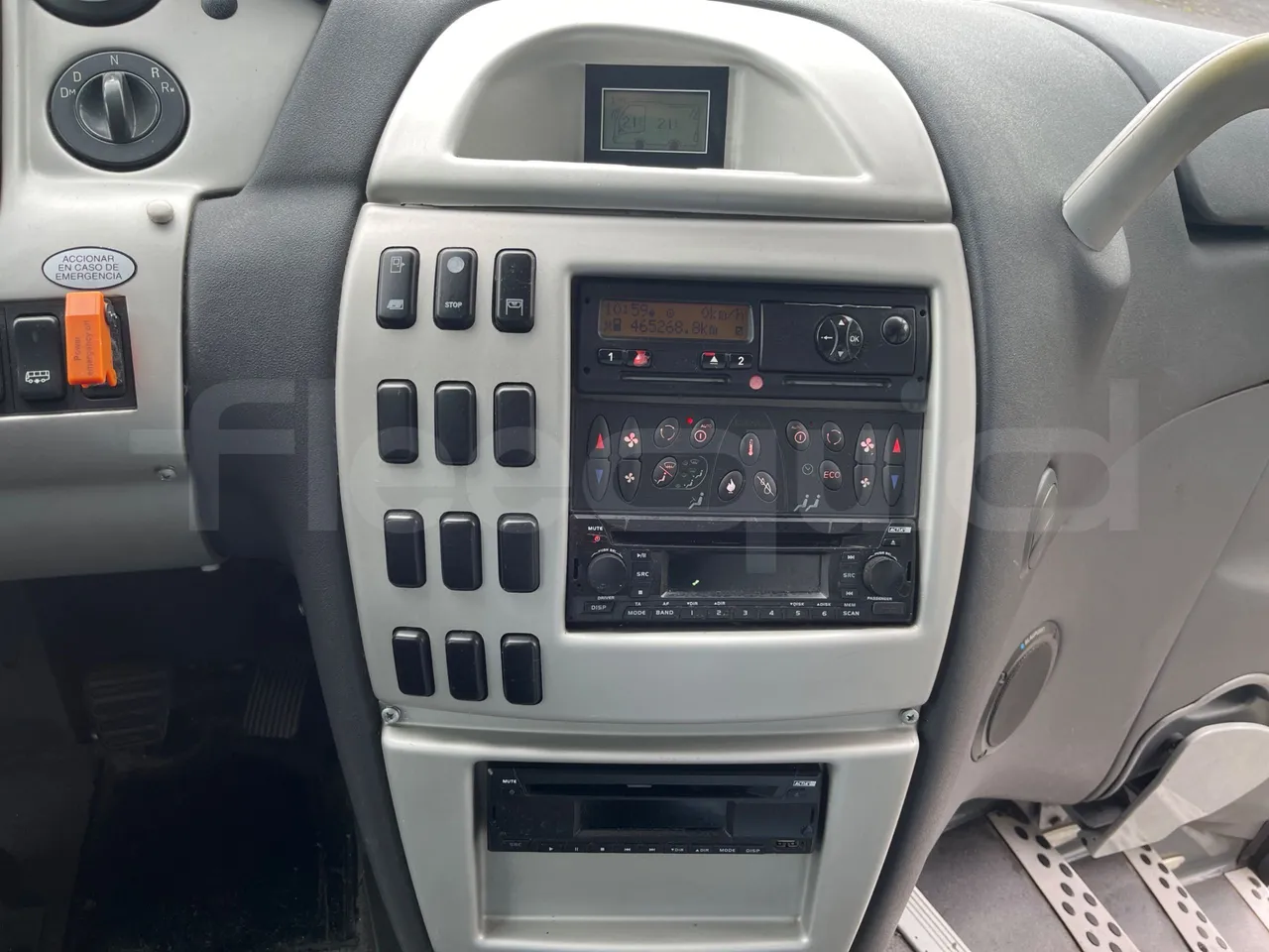 Irizar PB Man Ratio R33/18400 - Euro 5 - 294 kW - 12.200 mt - radio accessories photo