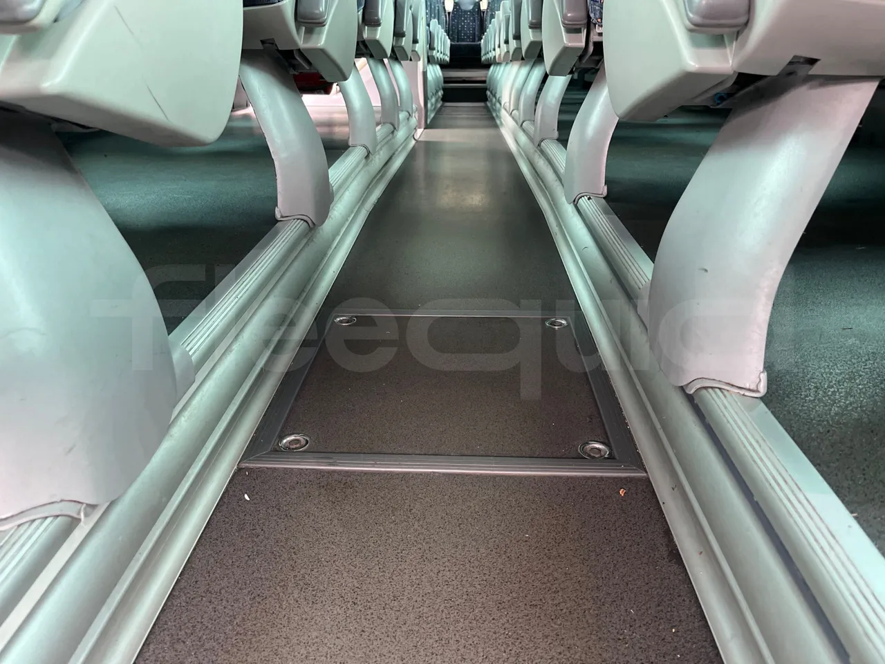 Irizar PB Man Ratio R33/18400 - Euro 5 - 294 kW - 12.200 mt - seat brackets photo