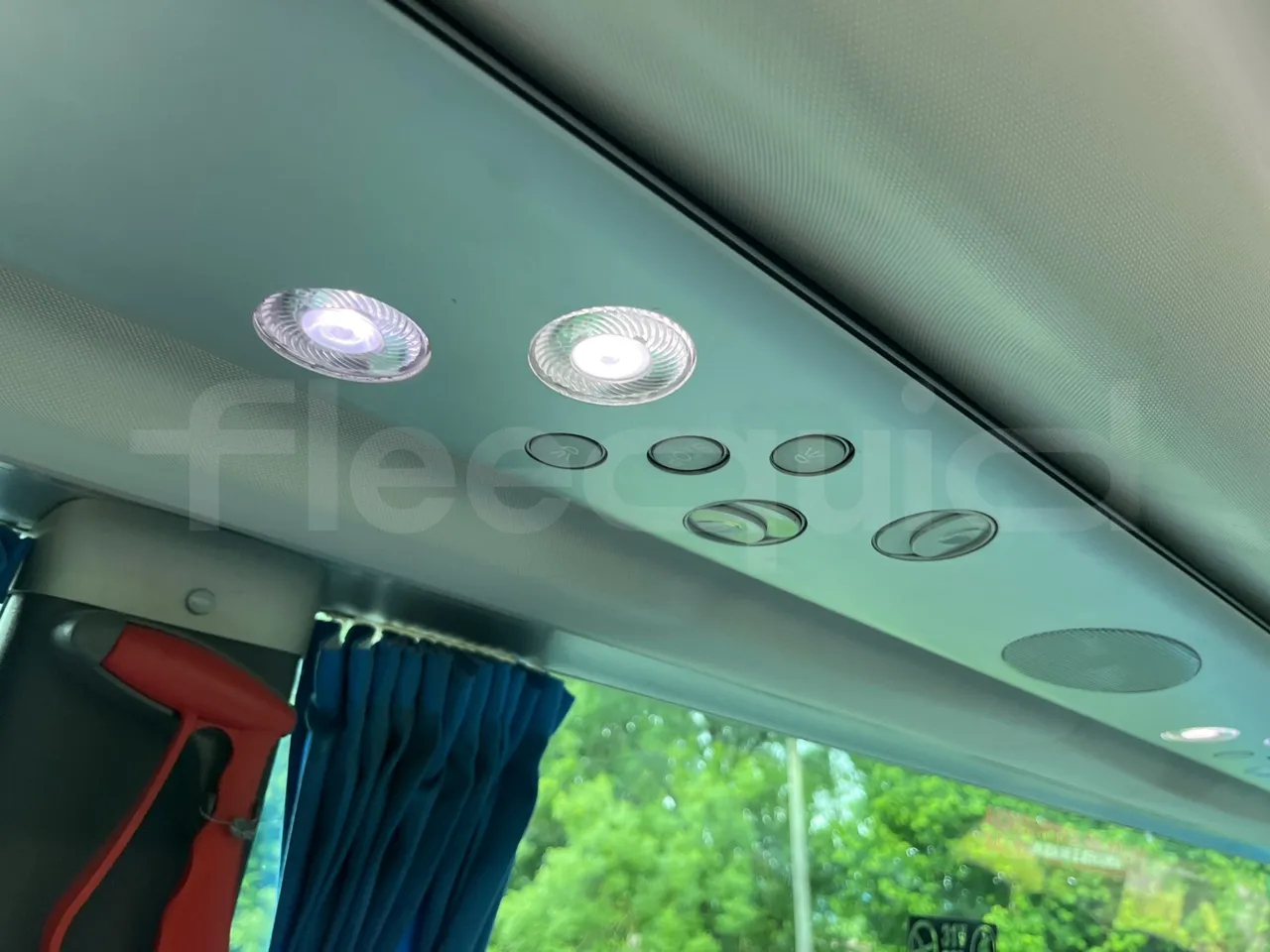 Irizar PB Man Ratio R33/18400 - Euro 5 - 294 kW - 12.200 mt - usb charging detail