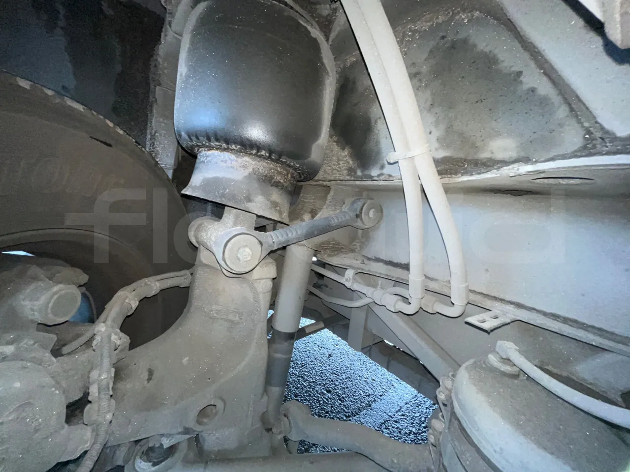 Irizar PB Man Ratio R33/18400 - Euro 5 - 294 kW - 12.200 mt - front shock absorbers left