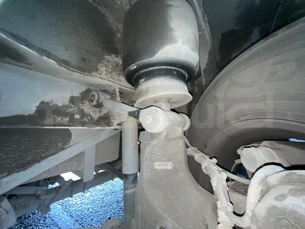 Irizar PB Man Ratio R33/18400 - Euro 5 - 294 kW - 12.200 mt - front shock absorbers right