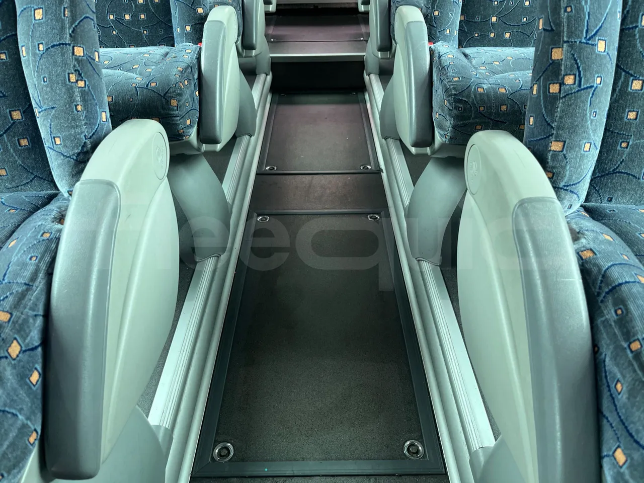 Irizar PB Man Ratio R33/18400 - Euro 5 - 294 kW - 12.200 mt - floor hatches photo