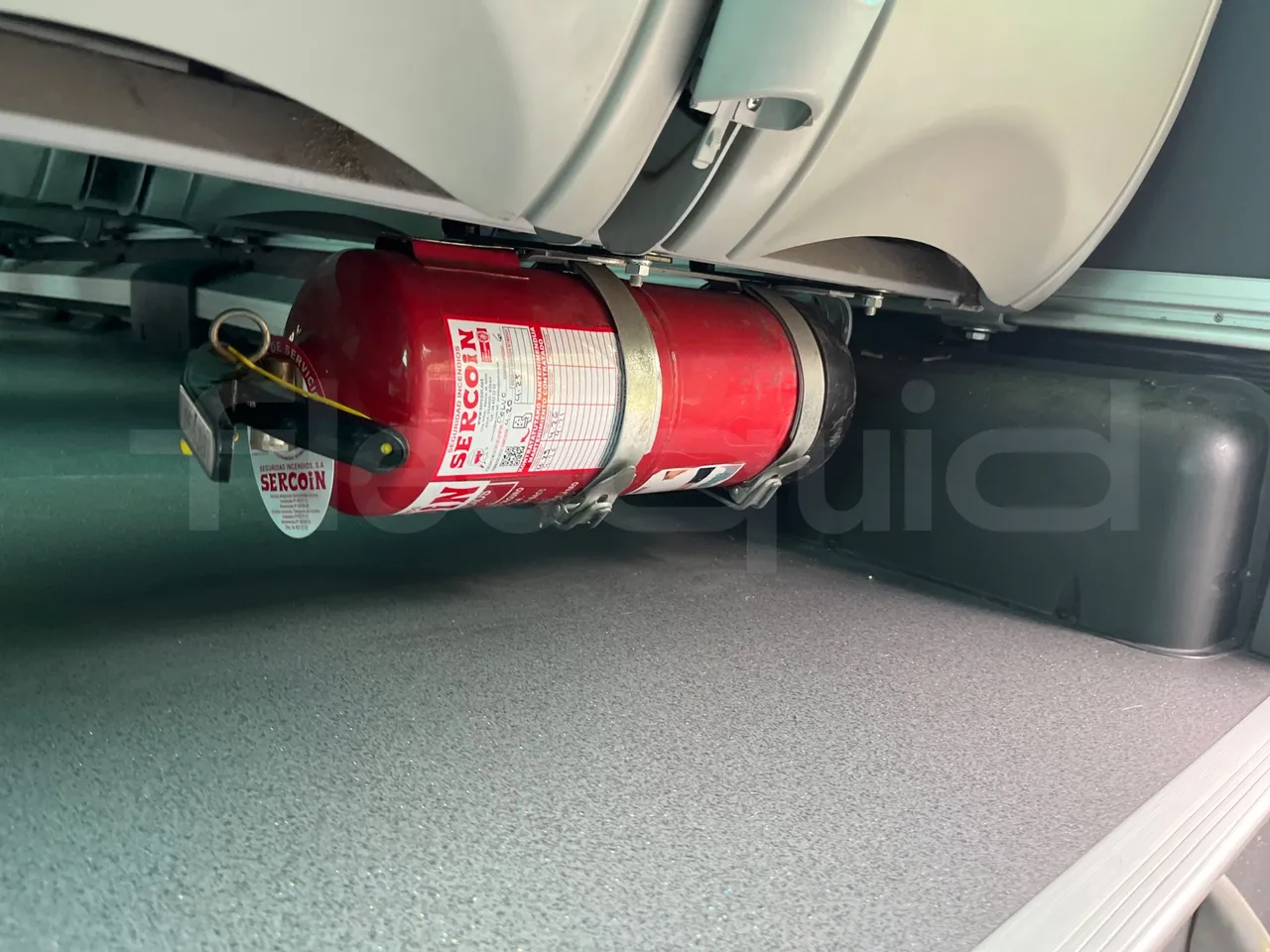 Irizar PB Man Ratio R33/18400 - Euro 5 - 294 kW - 12.200 mt - power outlets detail