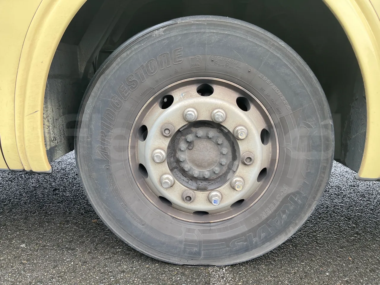 Irizar PB Man Ratio R33/18400 - Euro 5 - 294 kW - 12.200 mt - front left tire measurements