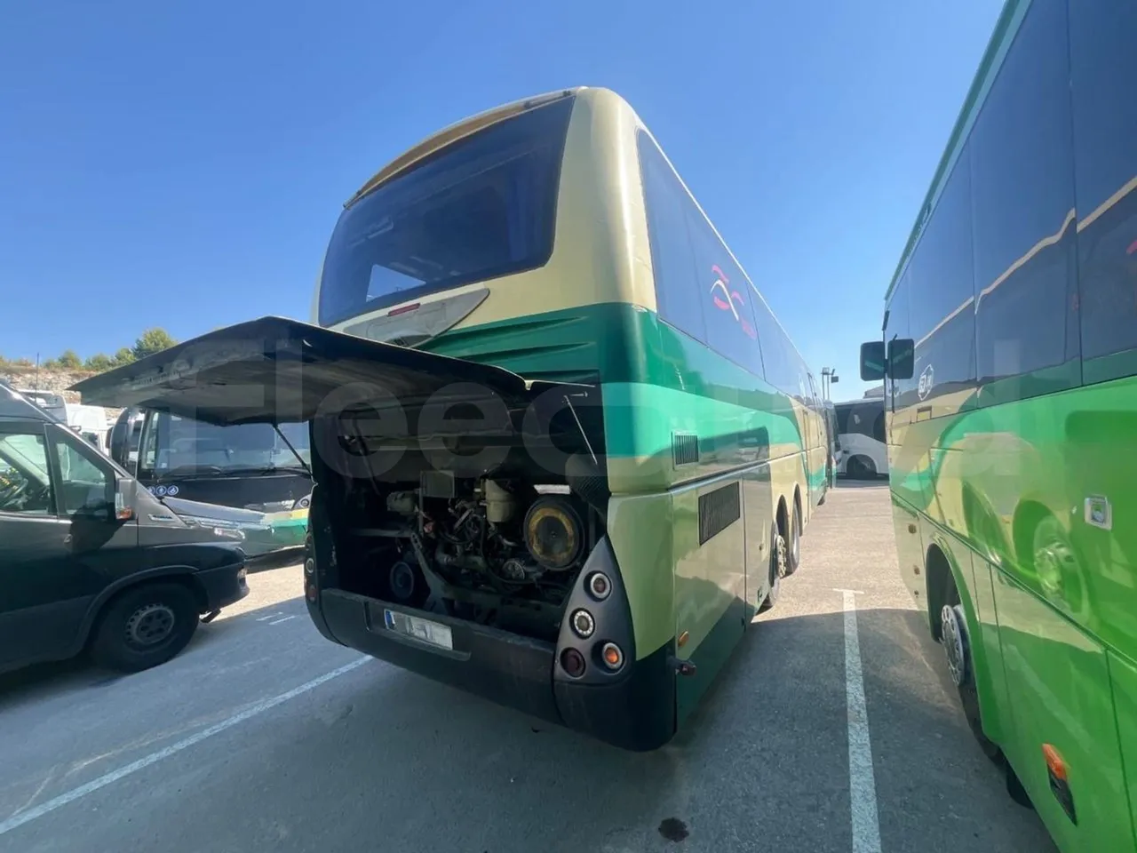 Volvo B12B 6X2 - EUR4 - 338kW -14.995m - 3/4 right rear doors closed