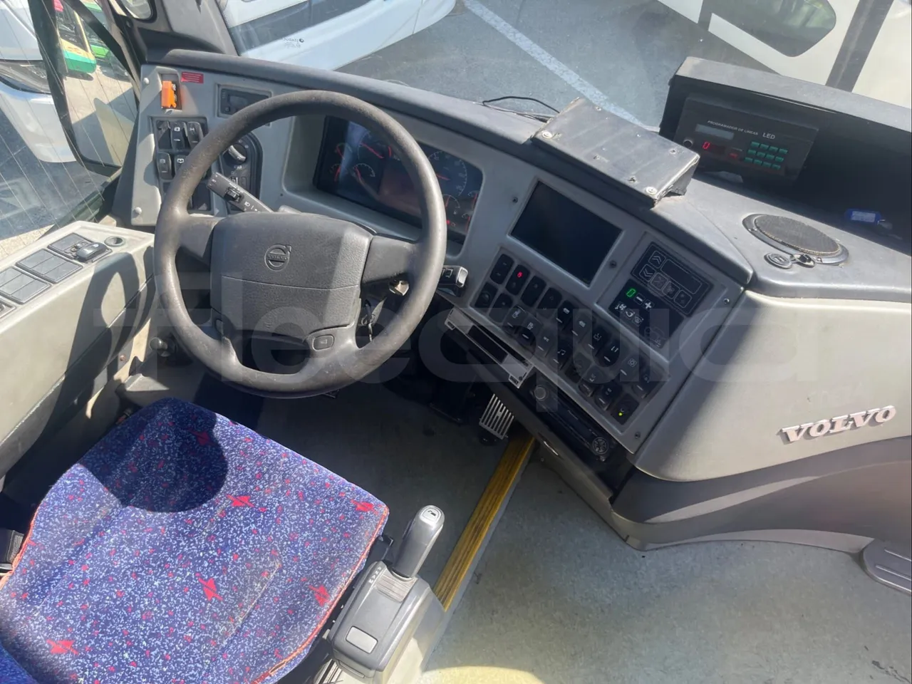 Volvo B12B 6X2 - EUR4 - 338kW -14.995m - driver microphone accessories photo